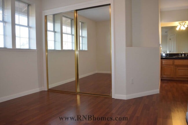 Building Photo - 303 Ironwood Cir