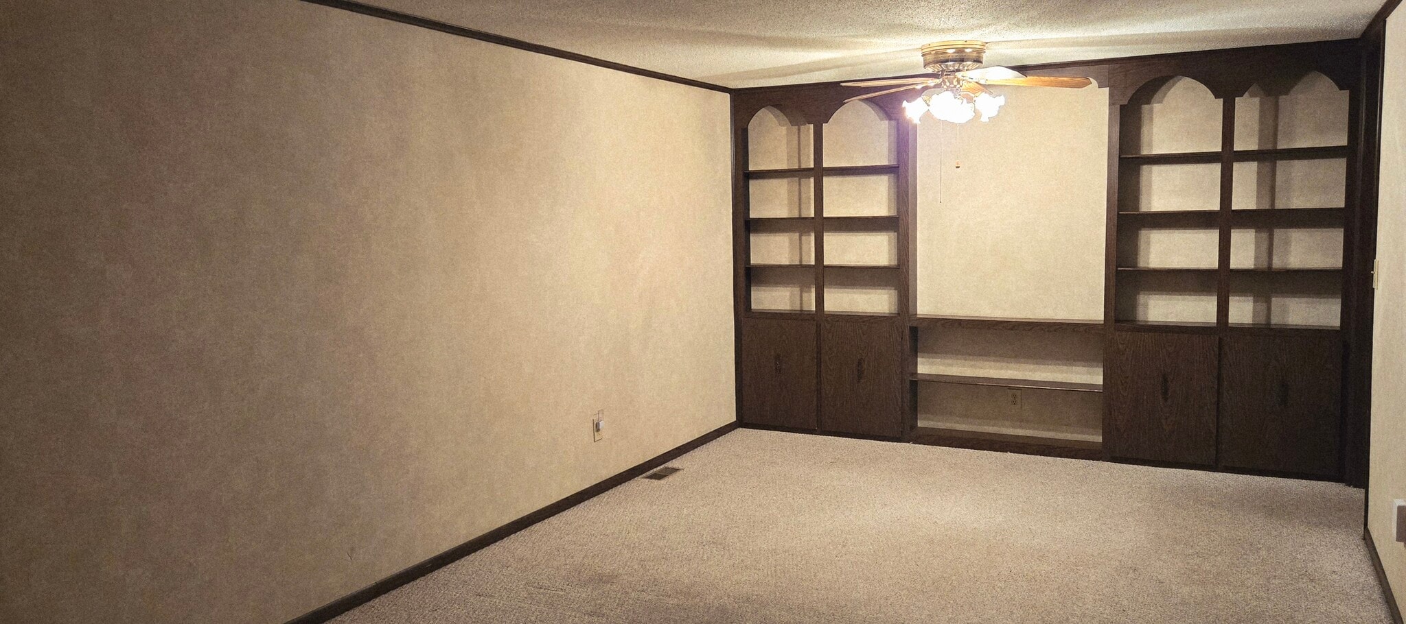 Living/dining Areas and guest closet. Ceiling fan to be updated. - 27035 Oakmead Dr