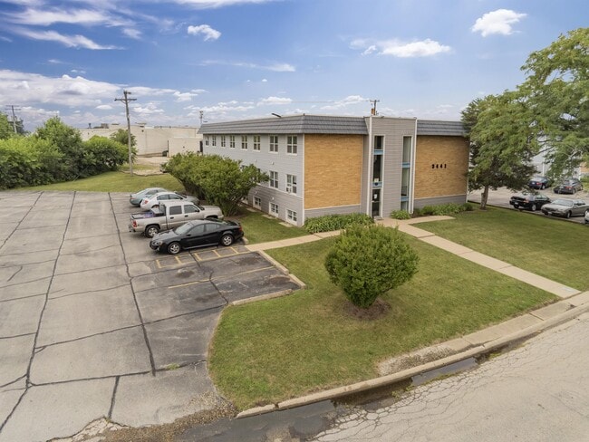 Building Photo - 2441 Holmes St
