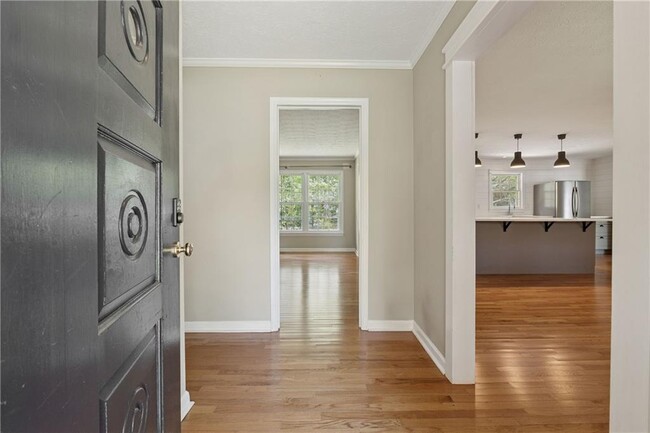 Building Photo - 345 Meadow Dr