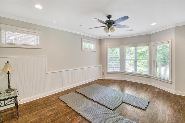 Building Photo - 4290 Maner St SE