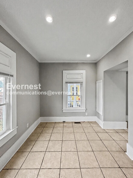 Building Photo - 1304 Oakwood Ave