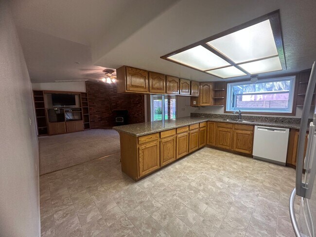 Building Photo - Charming Ranch Farmhouse in St. George – Spacious & Serene!