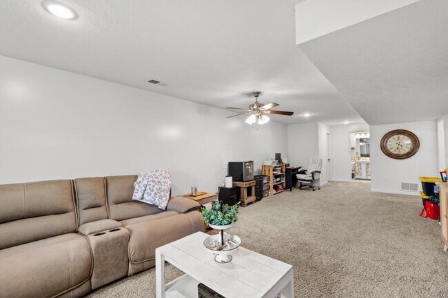 Building Photo - 212 Emerson Dr