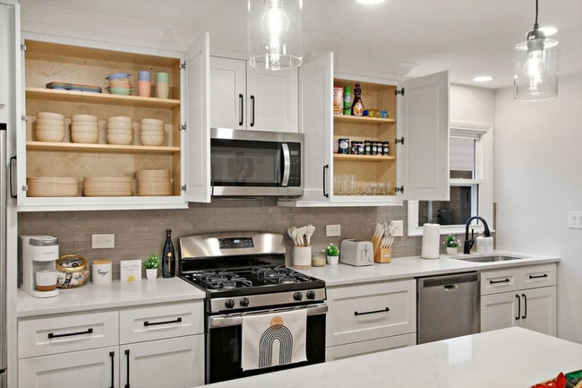 Building Photo - 1104 Elizabeth St