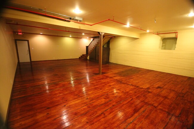 Building Photo - 319 S Flores St