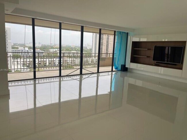Building Photo - 11113 Biscayne Blvd