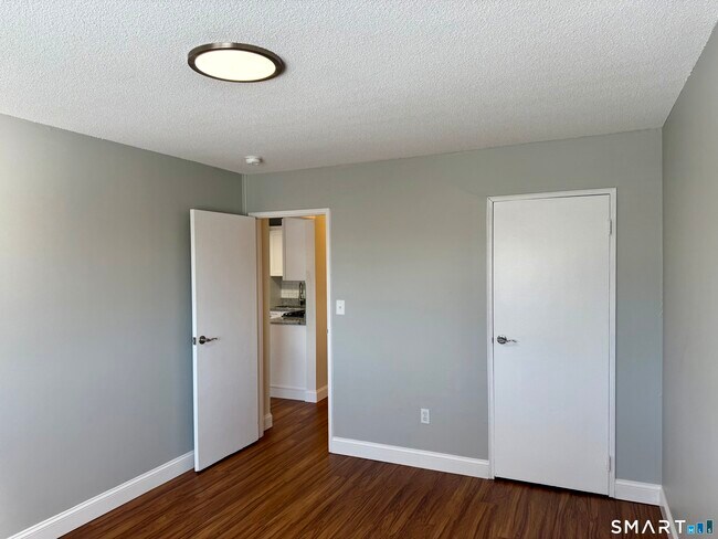 Building Photo - 1168 Main St