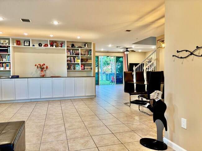 Building Photo - 9022 Dupont Pl