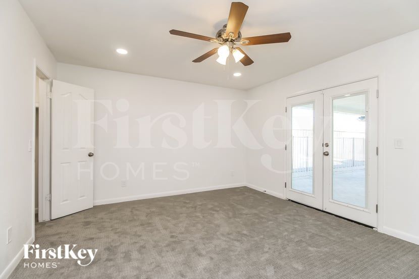 Building Photo - 9321 E Dallas St