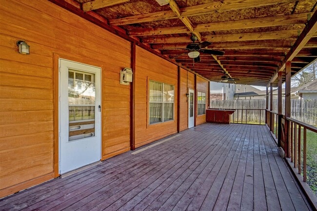 Building Photo - 16350 Mellow Oaks Ln