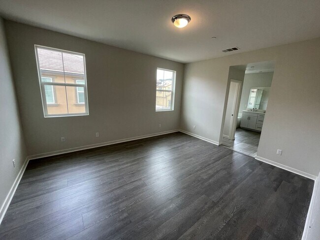 Building Photo - Luxury 4 Bedroom 3 Bathroom Home in a Gated Community in Murrieta!