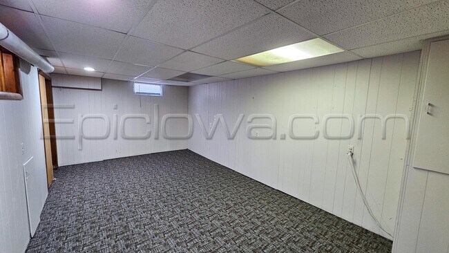 Building Photo - 1130 Longview Dr