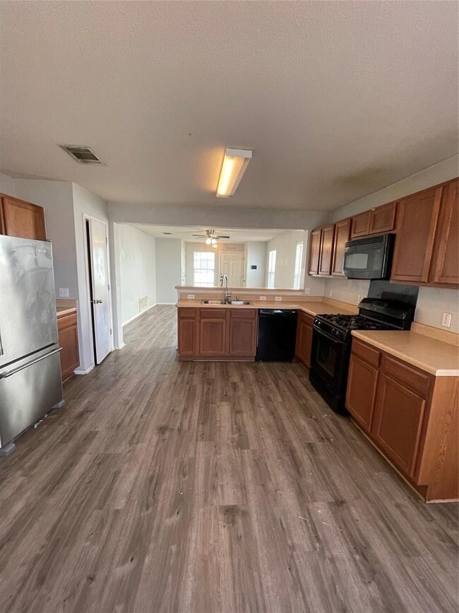 Building Photo - 6605 Plains Crest Dr