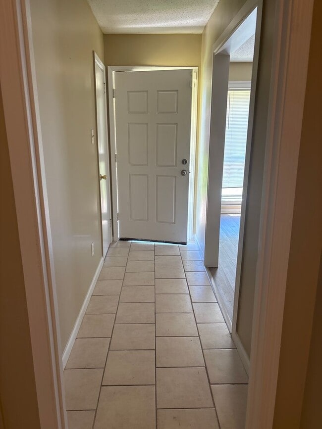 Building Photo - Pecan Grove 3/2