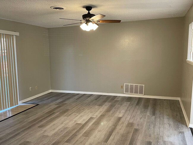 Building Photo - 3 bed room home for rent in Moore!  2 bath...