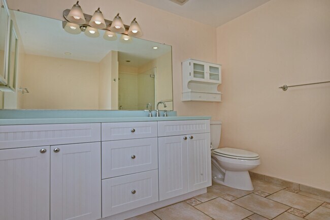 Building Photo - Luxurious 1+bdr, 1bath condo in prime Sher...