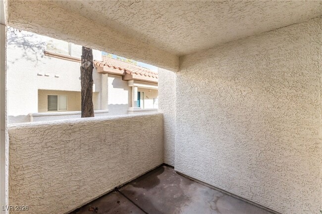 Building Photo - 8028 Desire Dr