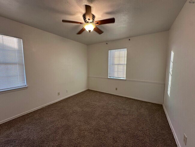 Building Photo - 1622 Longview St