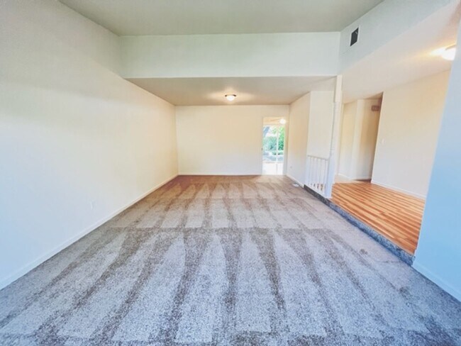 Building Photo - Charming 4BD/2BA, Single-Story Ranch-Style...