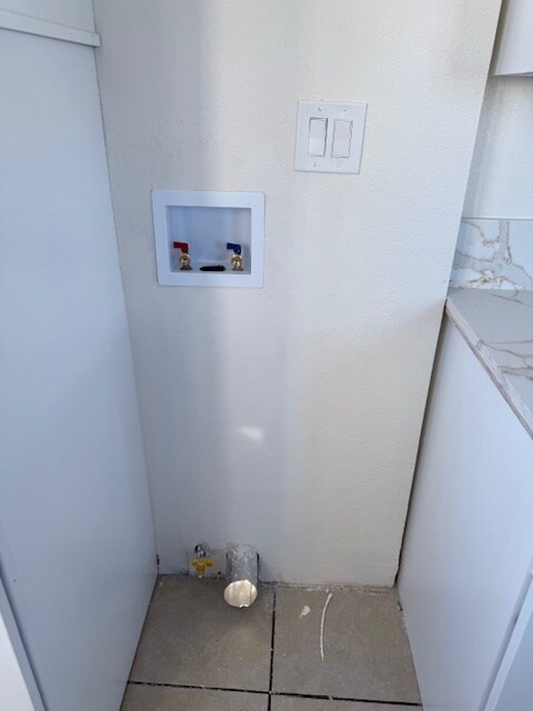 Laundry Hook-Ups - 554 W 92nd St