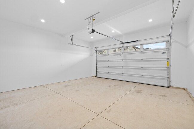 Building Photo - 109 Golf View Dr