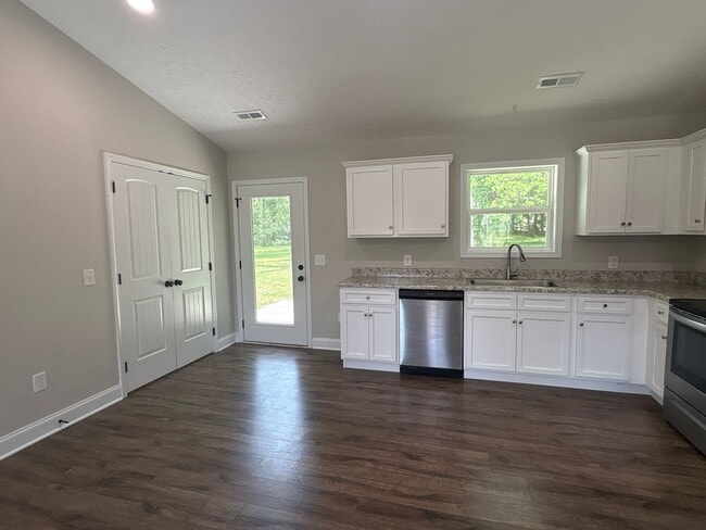 Building Photo - Spacious Duplex with Fenced-In Backyard!