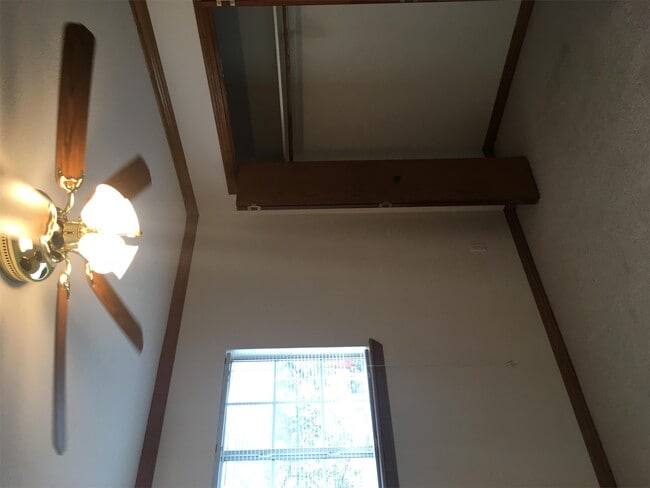 Building Photo - 111 Fox Run Pl