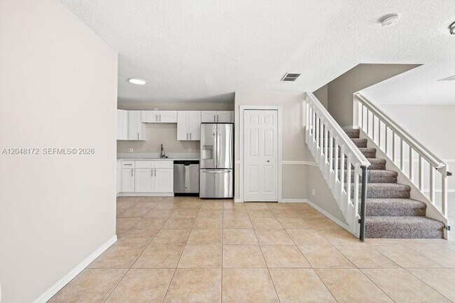 Building Photo - 1542 N Lawnwood Cir