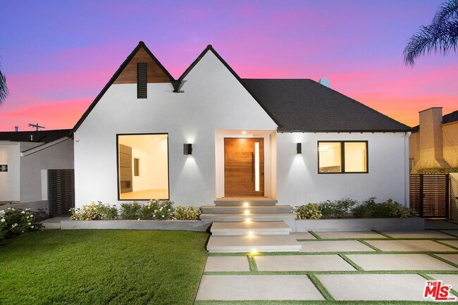 Building Photo - 334 S Sycamore Ave