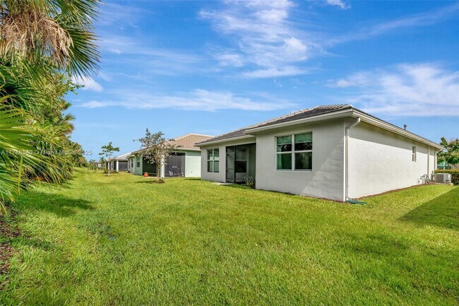 Building Photo - 12756 SW Clear Water Way