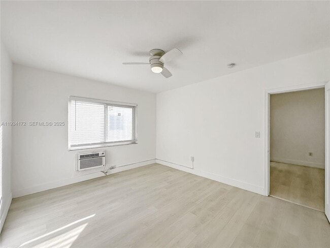 Building Photo - 955 Bay Dr