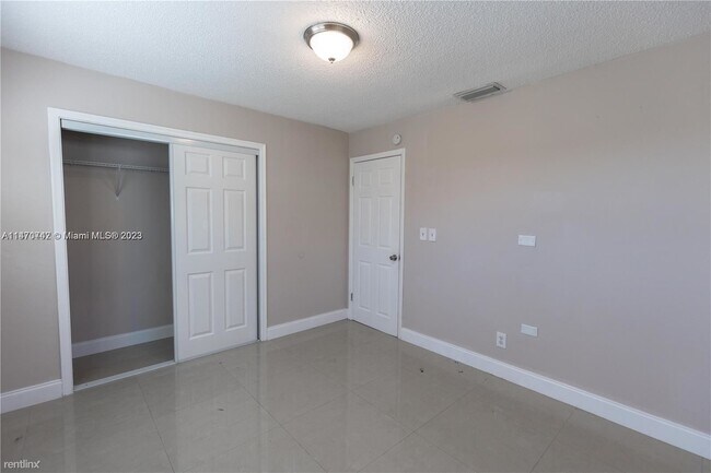 Building Photo - 4 br, 3.5 bath House - 4905 Harrison St # ...