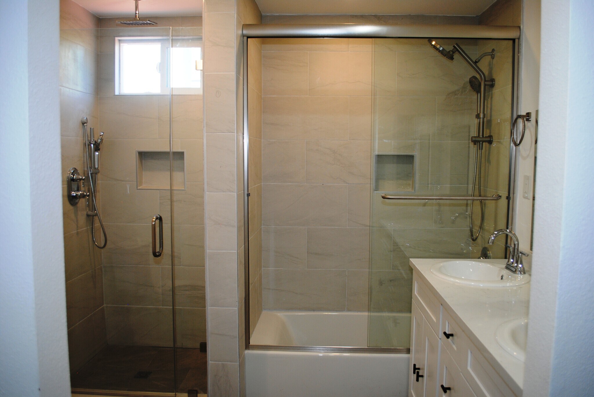 Master with two showers - 5475 Mantua Ct