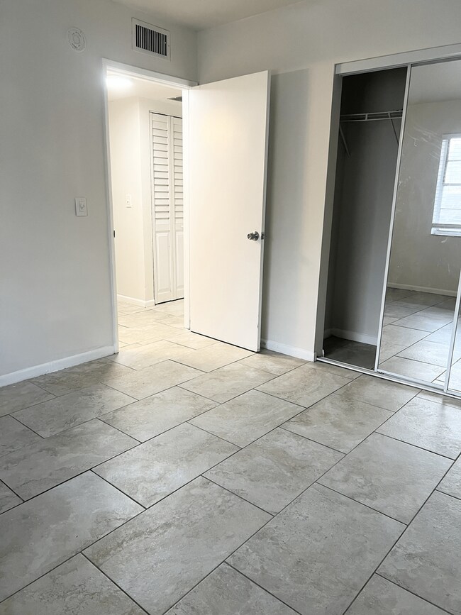 Building Photo - LARGE NEWLY RENOVATED 2 BEDROOM APARTMENTS + OFFICE Application fee is waived during move in