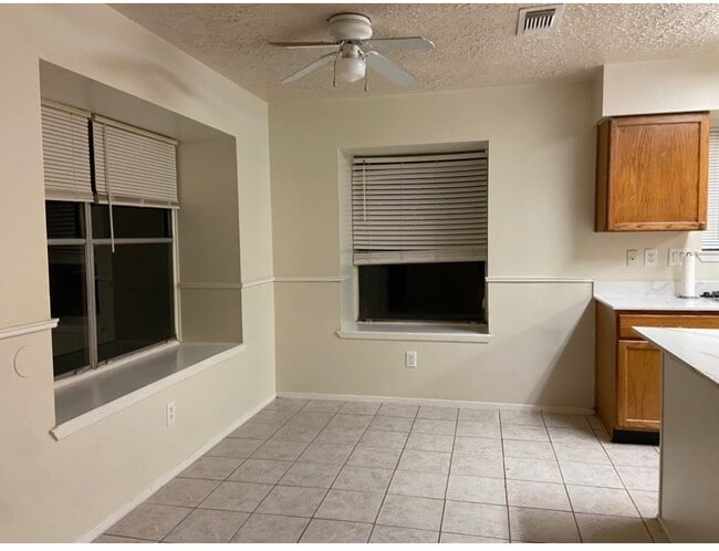 Building Photo - 16939 Cairnloch St