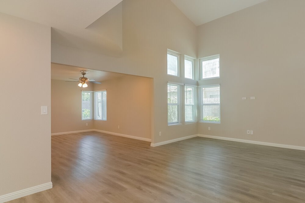Building Photo - 1725 Autumn Rust Dr