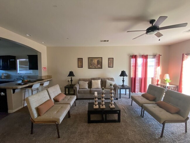 Building Photo - Affordable 3 BD 2 BA house in SE Bakersfield Near Union Ave & Berkshire Road