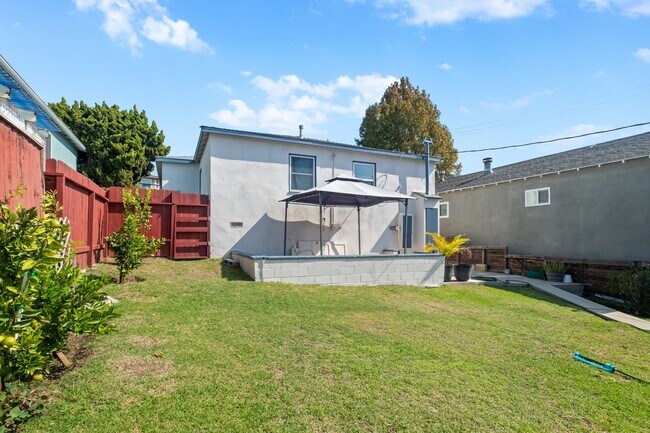 Building Photo - 3493 Meier St