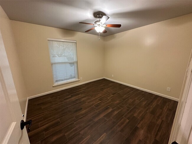 Building Photo - 2750 Manila Ln
