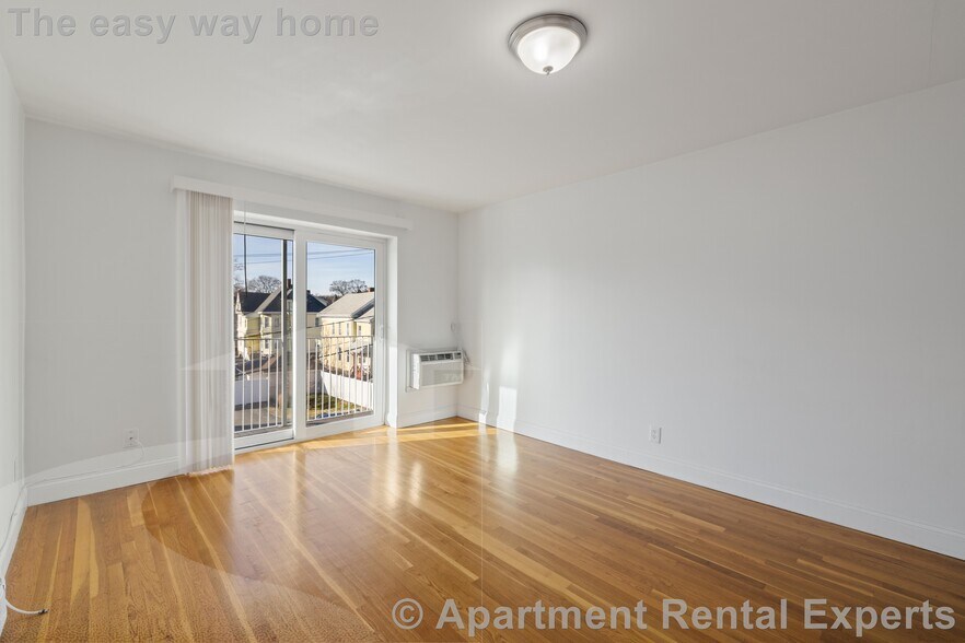 Building Photo - 134 Summer St