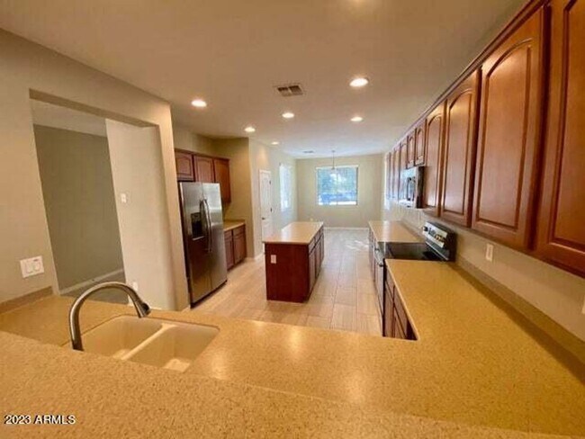 Building Photo - Single Level 4 bedroom, 2 bath home available in Skyline Ranch