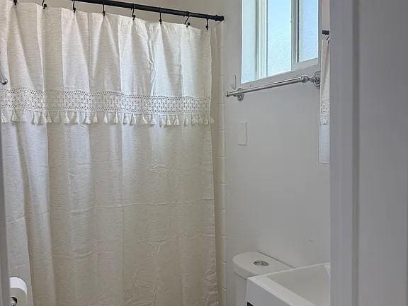 Building Photo - 2118 E Oak St