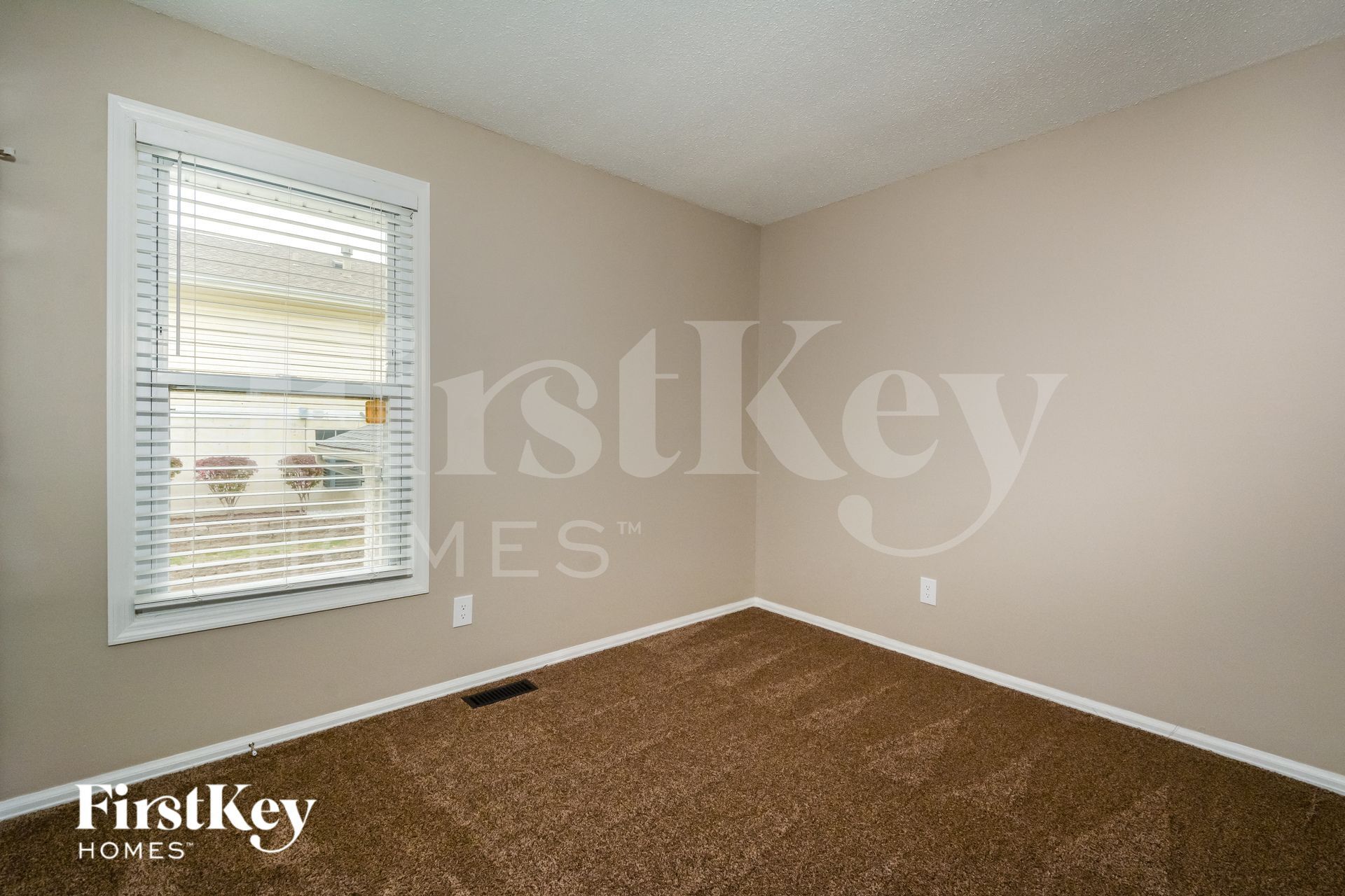 Building Photo - 1226 Treetop Village Dr