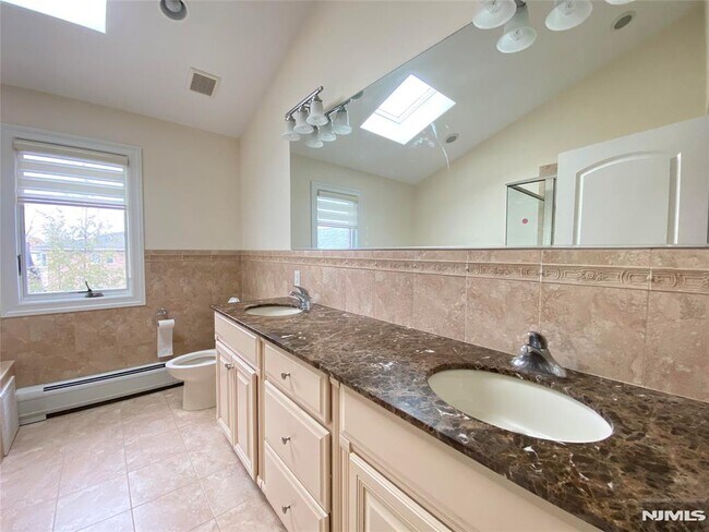 Building Photo - 517A Lawn Ave