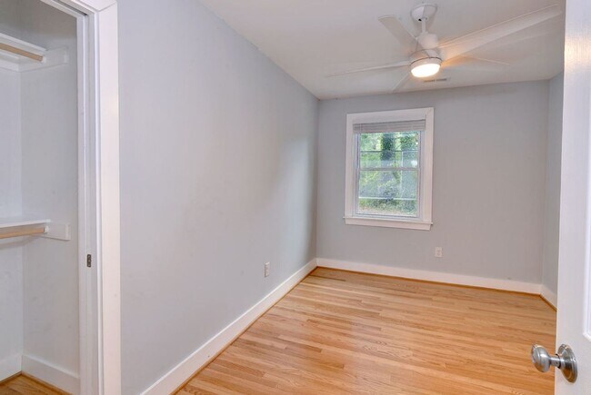 Building Photo - New Waterfront Home