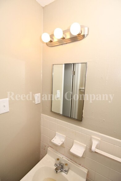 Building Photo - 4557 Spring Valley Dr