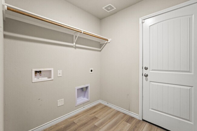 Building Photo - 1164 Kennesaw Dr