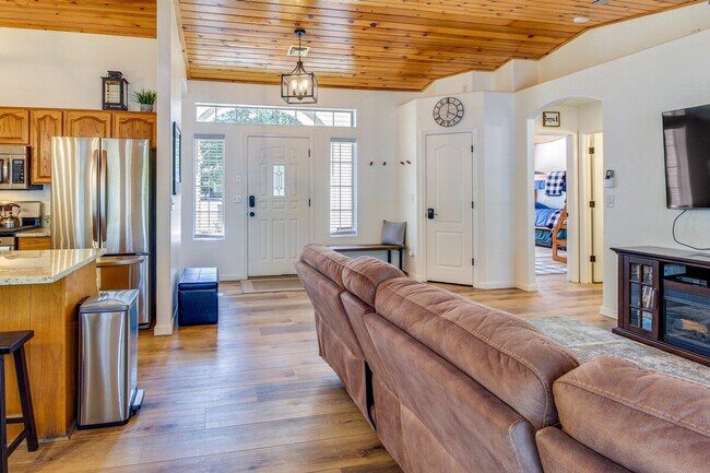 Building Photo - 311 S 16th St