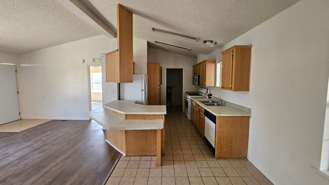 Building Photo - Spacious 3-Bedroom, 2-Bath Mobile Home in California City – Comfortable Living with Great Communi...